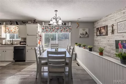 Dining - 825 Albert St, Dexter, MO 63841 photo 1 of 1