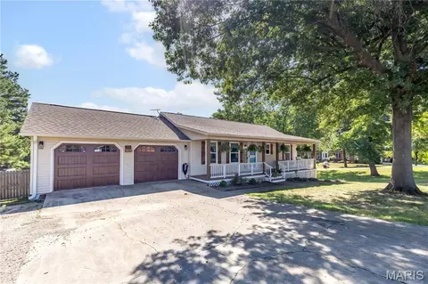 Exterior - 825 Albert St, Dexter, MO 63841 photo 1 of 6