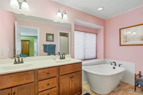 Bath - 264 Brougham Dr, O'fallon, MO 63368 photo 2 of 3