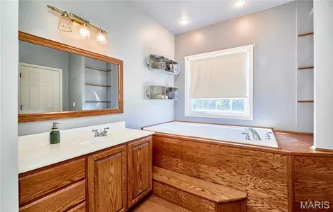 Bath - 4426 Old State Rd, Gerald, MO 63037 photo 1 of 5