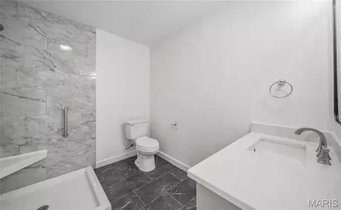 Bath - 1203 Aster Ct, Saint James, MO 65559 photo 4 of 5