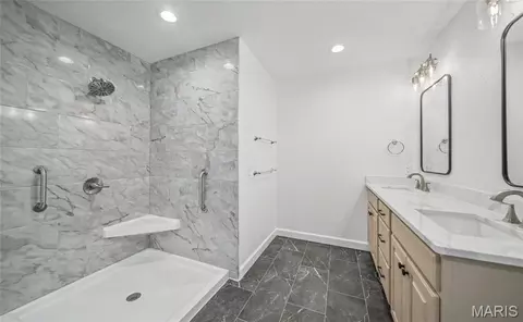 Bath - 1203 Aster Ct, Saint James, MO 65559 photo 2 of 5