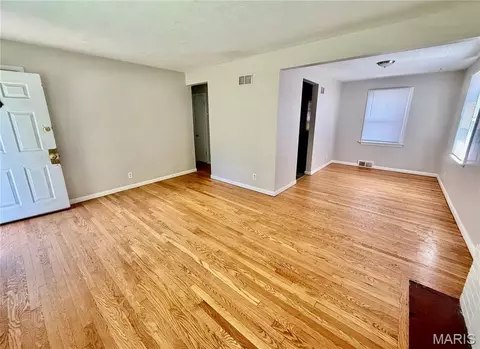 Living - 6122 Jackson Ave, Berkeley, MO 63134 photo 2 of 3