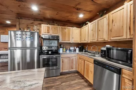 Kitchen - 425 County Highway 454, Steele, MO 63877 photo 1 of 3