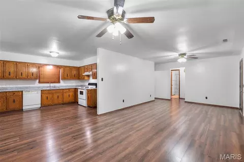 Living - 613 Jones St, Kennett, MO 63857 photo 2 of 3