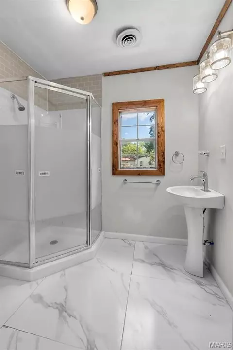 Bath - 814 Hudson St, Kennett, MO 63857 photo 1 of 2