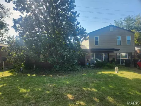 8678 Spoon Dr, Saint Louis, MO 63132