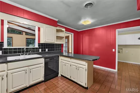 Kitchen - 2117 Holly Ave, Kennett, MO 63857 photo 3 of 5