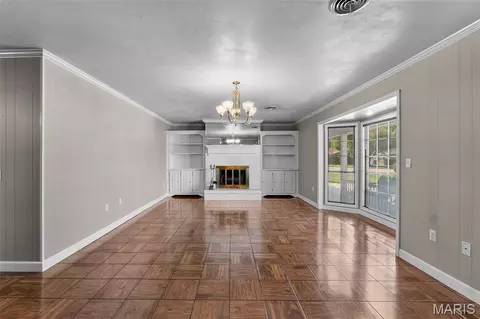 Living - 2117 Holly Ave, Kennett, MO 63857 photo 8 of 8