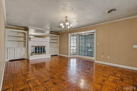 Living - 2117 Holly Ave, Kennett, MO 63857 photo 4 of 9