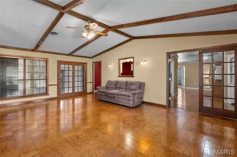 Living - 2117 Holly Ave, Kennett, MO 63857 photo 3 of 8