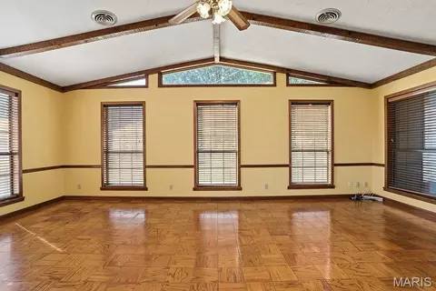 Living - 2117 Holly Ave, Kennett, MO 63857 photo 7 of 9