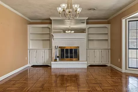 Living - 2117 Holly Ave, Kennett, MO 63857 photo 2 of 9