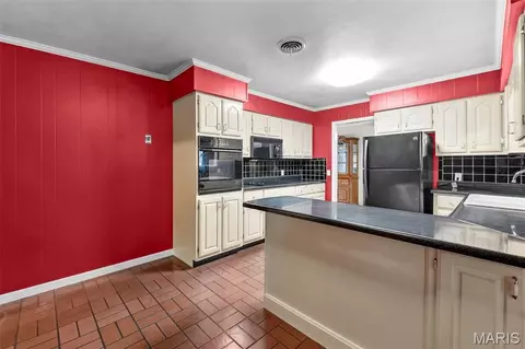 Kitchen - 2117 Holly Ave, Kennett, MO 63857 photo 2 of 5