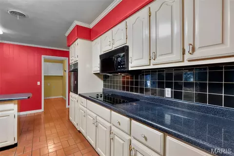 Kitchen - 2117 Holly Ave, Kennett, MO 63857 photo 5 of 5