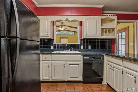Kitchen - 2117 Holly Ave, Kennett, MO 63857 photo 2 of 4