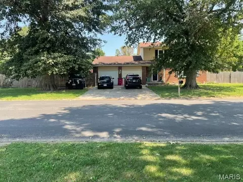 902 Glenn Dr, Sikeston, MO 63801