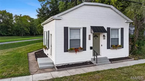 421 Wolf St, Edwardsville, IL 62025