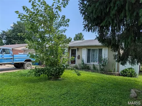 2622 Pontoon Rd, Granite City, IL 62040