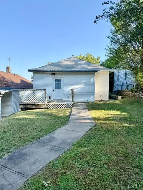 Exterior - 411 Smith St, Hannibal, MO 63401 photo 4 of 6