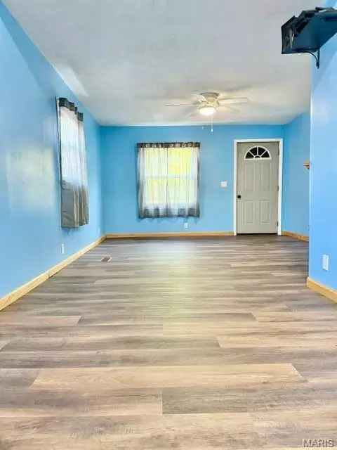 Living - 411 Smith St, Hannibal, MO 63401 photo 1 of 4