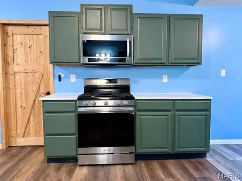 Kitchen - 411 Smith St, Hannibal, MO 63401 photo 2 of 6
