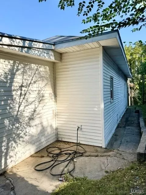 Exterior - 411 Smith St, Hannibal, MO 63401 photo 5 of 6