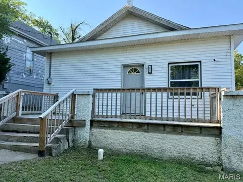 Exterior - 411 Smith St, Hannibal, MO 63401 photo 3 of 6