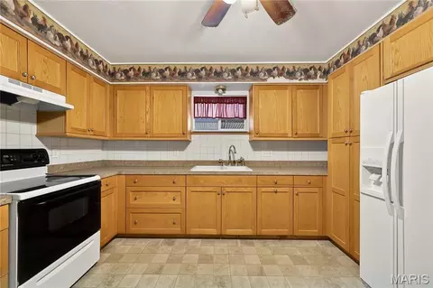Kitchen - 913 Vine St, Festus, MO 63028 photo 2 of 6