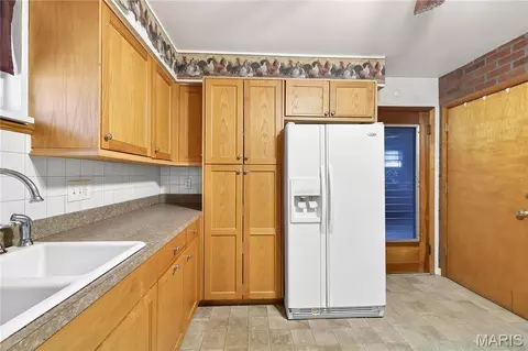 Kitchen - 913 Vine St, Festus, MO 63028 photo 4 of 6