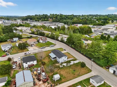 View/Area - 913 Vine St, Festus, MO 63028 photo 3 of 4