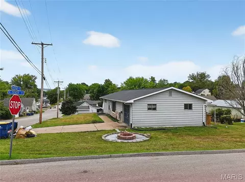Exterior - 913 Vine St, Festus, MO 63028 photo 3 of 4