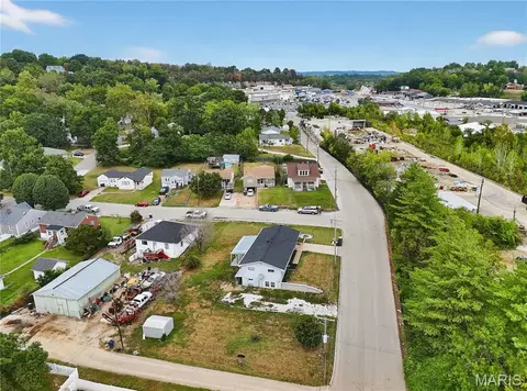 View/Area - 913 Vine St, Festus, MO 63028 photo 2 of 4