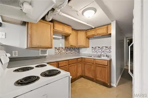 Kitchen - 913 Vine St, Festus, MO 63028 photo 6 of 6