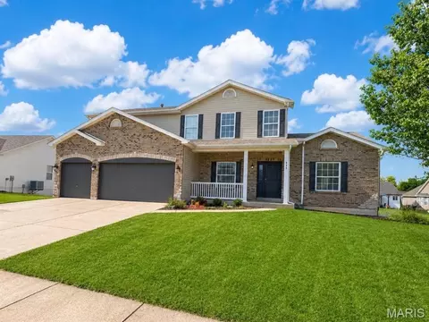 805 Mule Creek Dr, Wentzville, MO 63385