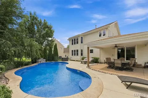 Exterior - 130 Mccluer Dr, O'fallon, MO 63368 photo 4 of 8
