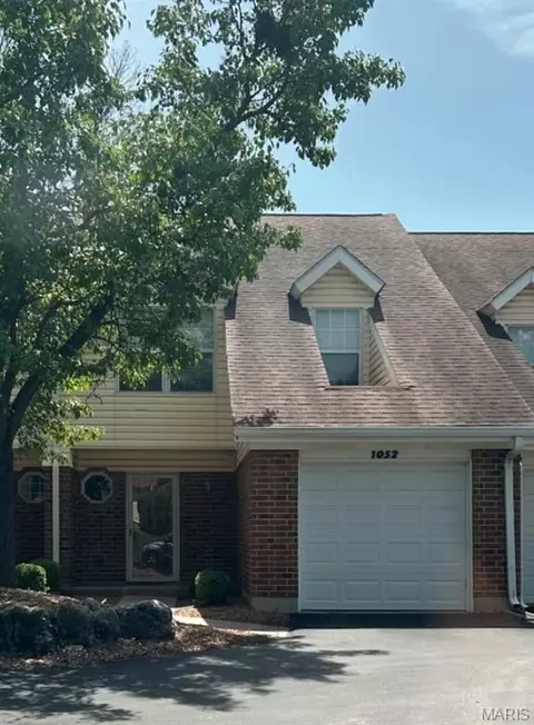 1052 Boggan Pl, Florissant, MO 63031