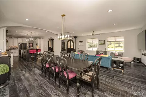 Dining - 604 Glyn Cagny, Ballwin, MO 63021 photo 2 of 3