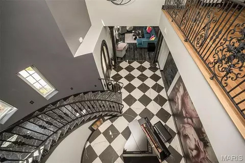 Entry Way - 604 Glyn Cagny, Ballwin, MO 63021 photo 7 of 10