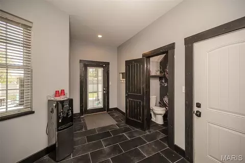Entry Way - 604 Glyn Cagny, Ballwin, MO 63021 photo 6 of 10