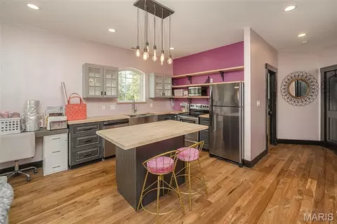 Kitchen - 604 Glyn Cagny, Ballwin, MO 63021 photo 7 of 7