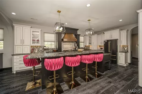 Kitchen - 604 Glyn Cagny, Ballwin, MO 63021 photo 2 of 7