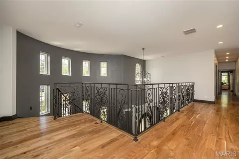 Entry Way - 604 Glyn Cagny, Ballwin, MO 63021 photo 9 of 10
