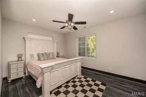 Bedroom - 604 Glyn Cagny, Ballwin, MO 63021 photo 4 of 5