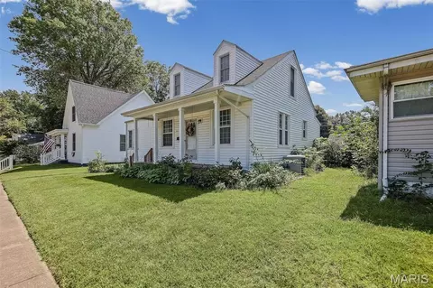 Exterior - 427 W 3rd St, O'fallon, IL 62269 photo 4 of 7