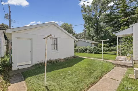 Exterior - 427 W 3rd St, O'fallon, IL 62269 photo 7 of 7