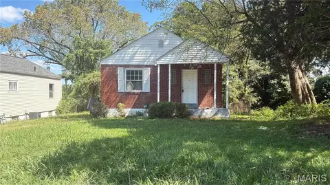 6140 Payne Ave, Ferguson, MO 63135
