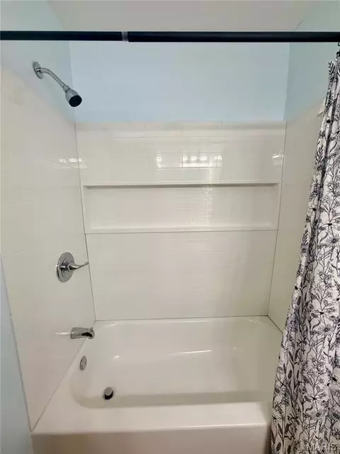 Bath - 1710 Forest Pl, Rolla, MO 65401 photo 3 of 5
