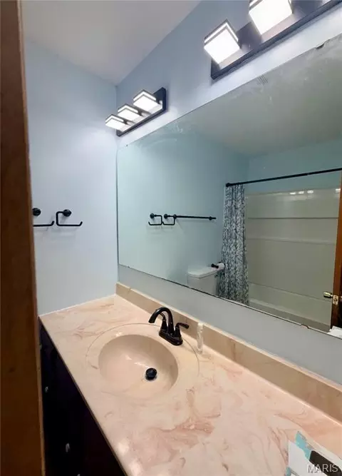 Bath - 1710 Forest Pl, Rolla, MO 65401 photo 2 of 5
