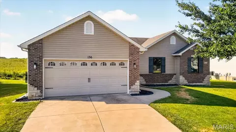136 Prairie Bluffs Dr, Wentzville, MO 63385